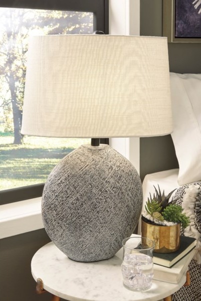 How to Pick Nightstand Lamps