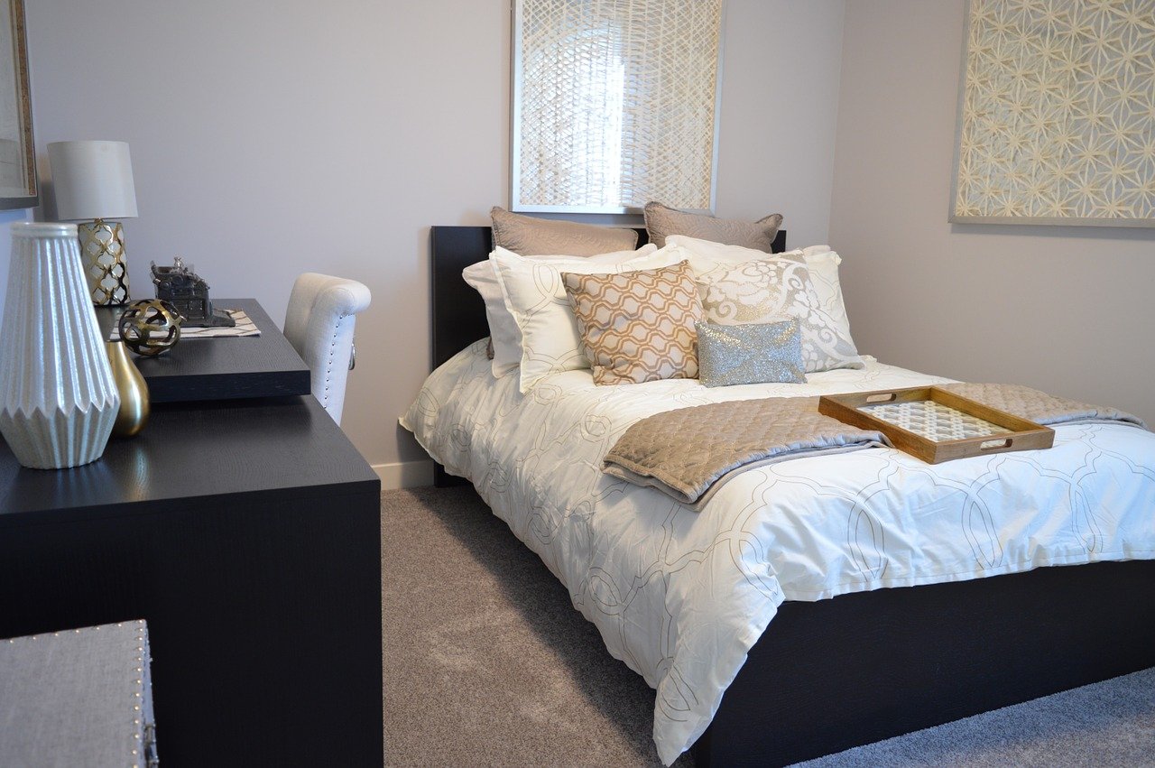 How to mix and match bedroom furniture